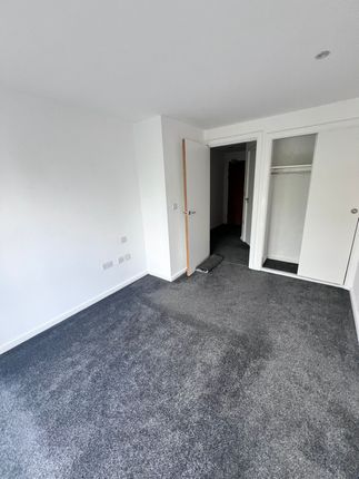 Flat to rent in Trinity One, East Street