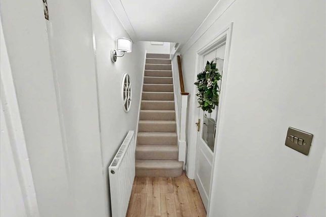 5, Parklands Crescent, Porth photo 3