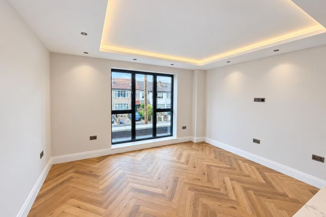 Flat 4 Navy Rose Apartments, 1C, Hazelwood Avenue, Morden photo 2