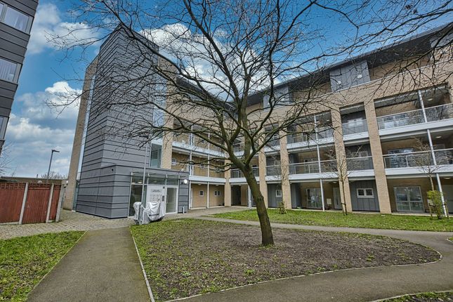 Thumbnail Flat for sale in Flat 22, Page House, Chrislea Close, Hounslow, Greater London