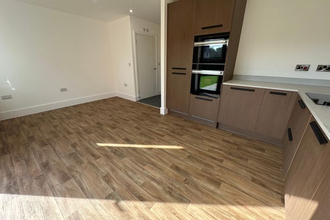 47, Hollowsbrook Road, DONCASTER photo 2