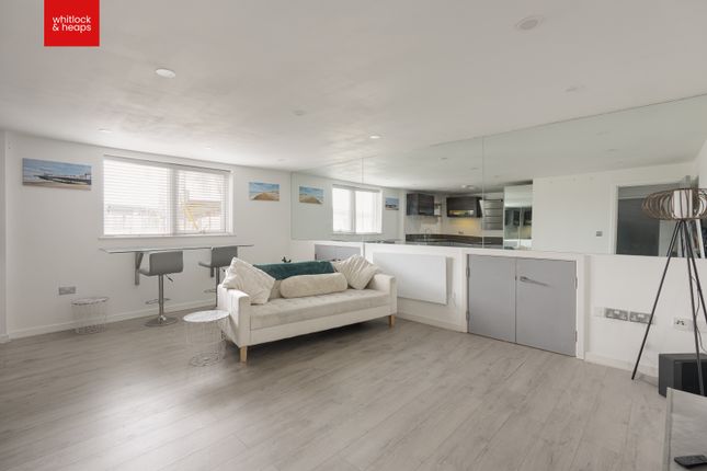 31 Avalon, West Street, Brighton photo 3