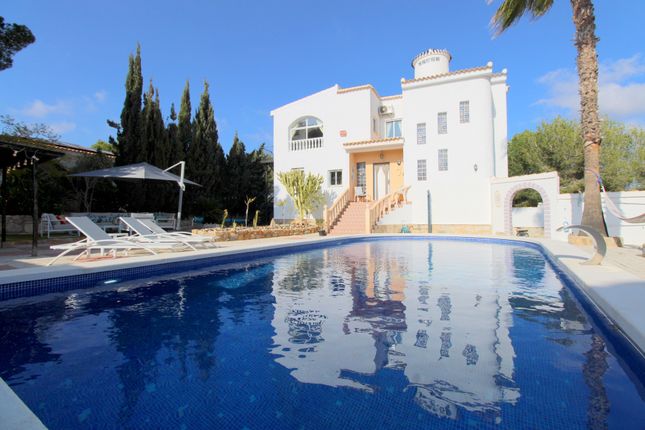 Villa for sale in Pinar De Campoverde, Alicante, Spain