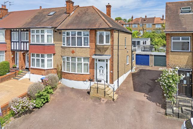 19, Windmill Gardens, Enfield photo 2
