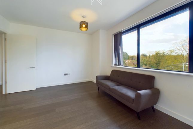 Flat to rent in Everard Close, St. Albans