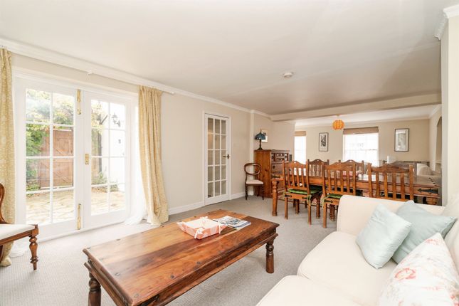 4, Cross Street, Holt photo 4