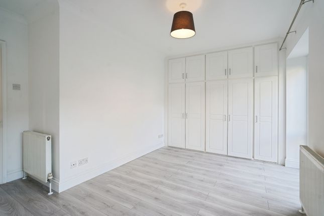 62, Lower Ground Floor North Side Wands, London photo 4