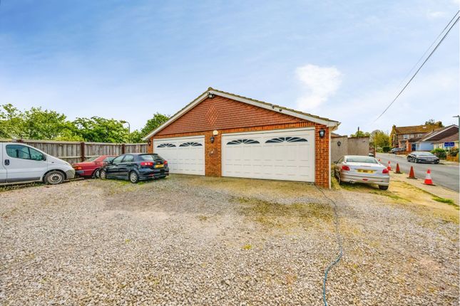 8, Brentfield Road, Dartford photo 4