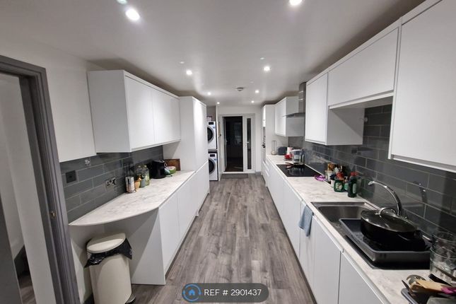 Fir Tree Close, Swindon photo 2