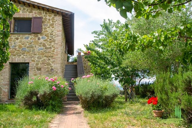 Thumbnail Apartment for sale in Via Piana, Castiglione Del Lago, Umbria