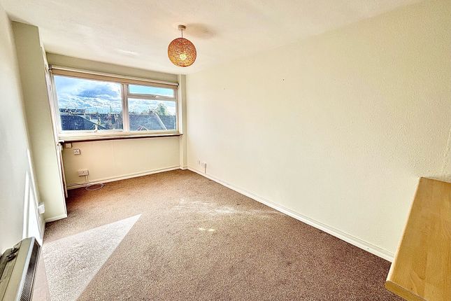 Flat 19, London photo 3
