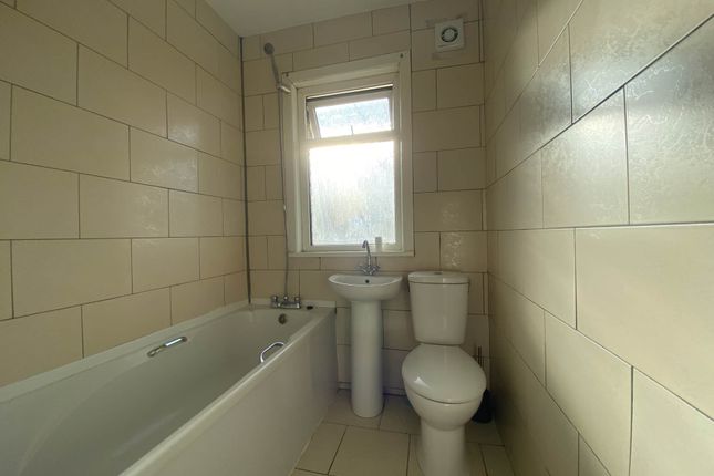 192, Poynters Road, Luton photo 3