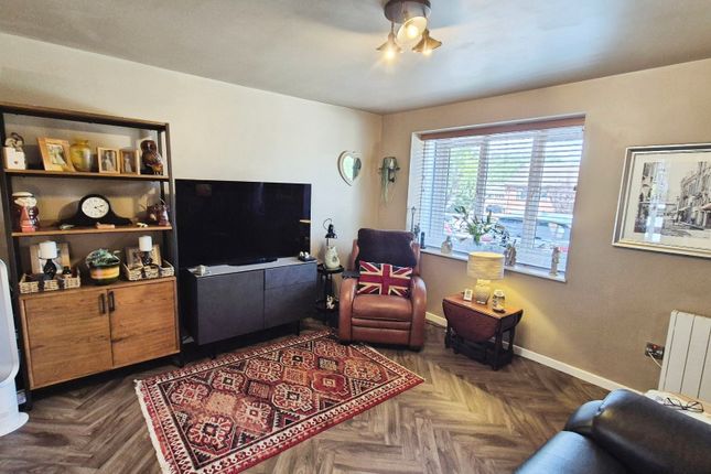 26, Highfields, Burntwood photo 2