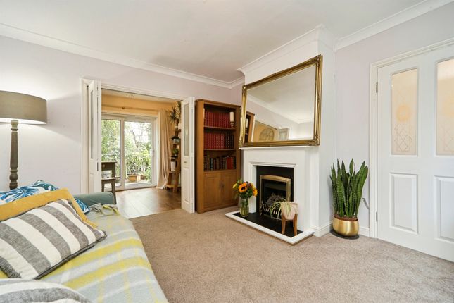 45, Shaw Leys, Leeds photo 4