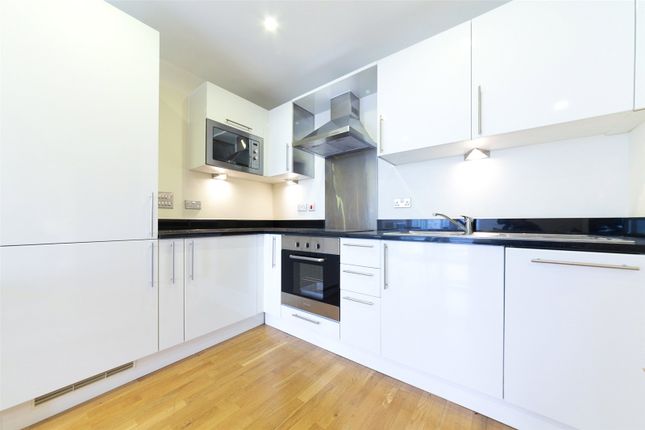 Thumbnail Flat for sale in Cobalt Point, 38 Millharbour, London