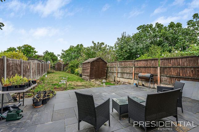 6 Strafford Avenue, Clayhall photo 4