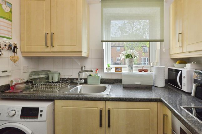 9, Washfield, Milton Keynes photo 2