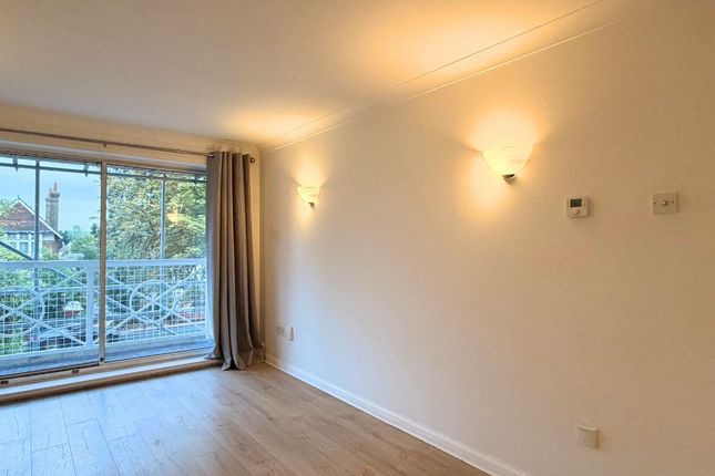 Flat 8, Whitley Court, Bromley photo 4