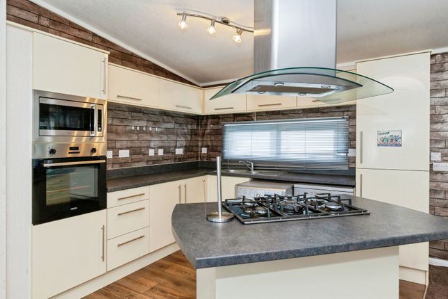 25, Brownfield Gardens, Berkshire photo 2