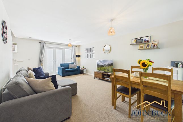 15, Dryslwyn Road, Washington photo 2