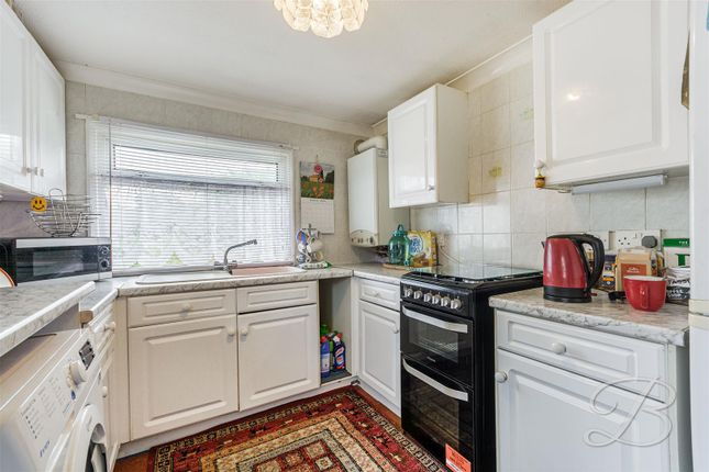 45, Poplar Drive, Chesterfield photo 4