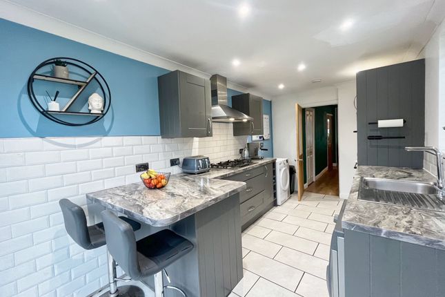 33 Christopher Road, Neath photo 3