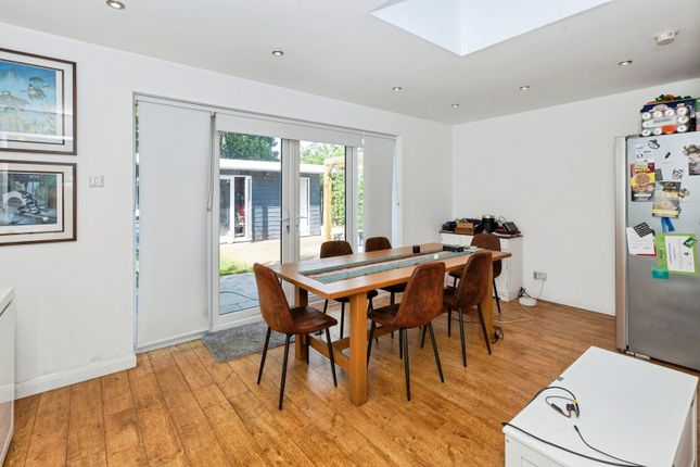 15, Courtlands, Berkshire photo 5