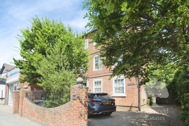 60a, High Street, Iver photo 5
