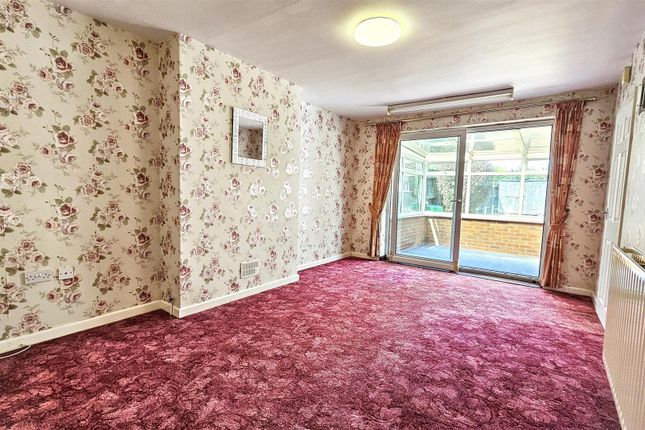 8, Peters Avenue, Leicester photo 4