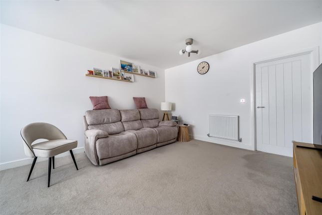 52, Beaufort Park, Wokingham photo 4