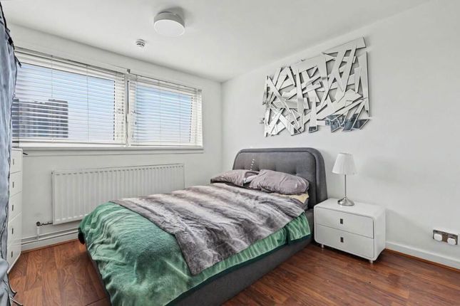 Flat 60 Stellar House, 900 High Road, London photo 2