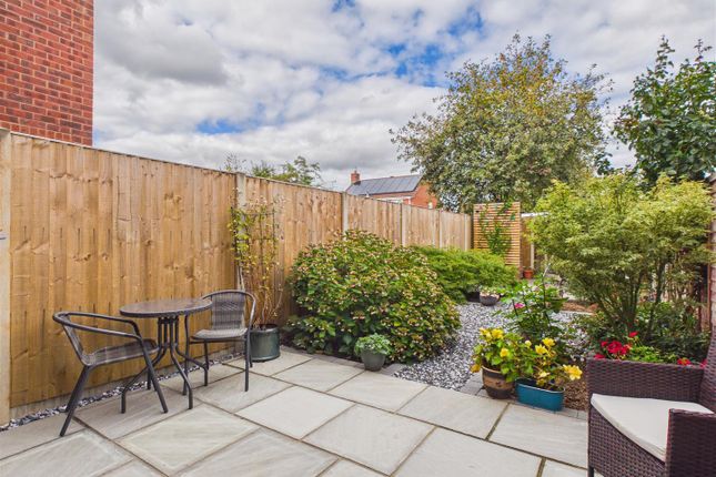 22, Hydrangea Close, Worcester photo 4