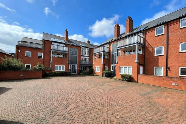 2-bed flat on Stratford-upon-Avon, £1,600/mo