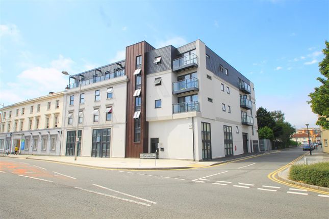 Flat to rent in Bute Street, Cardiff