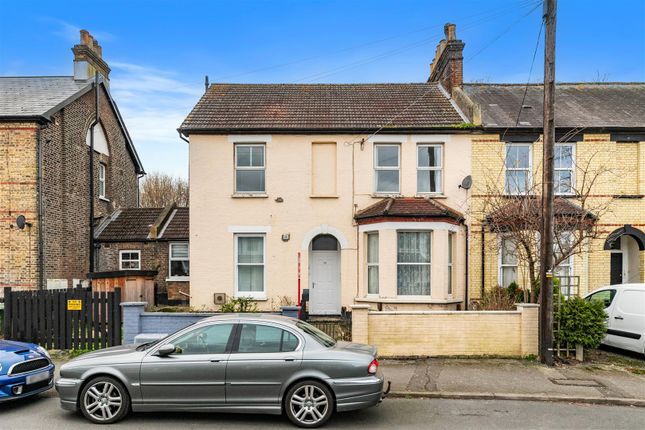 Flat for sale in Selby Road, London