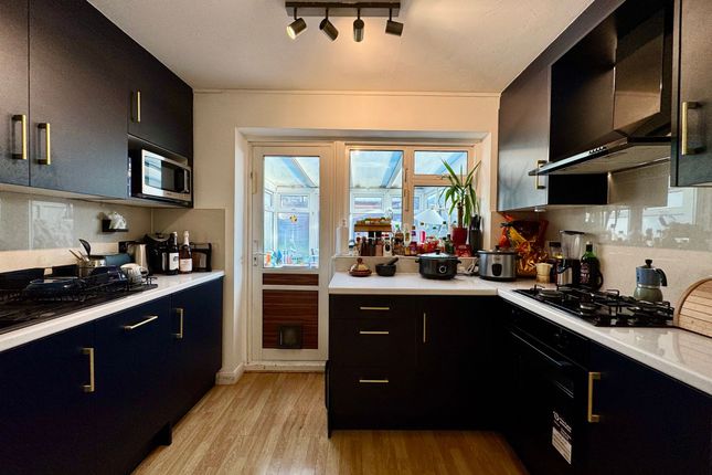 34 Edrick Road, Edgware photo 2