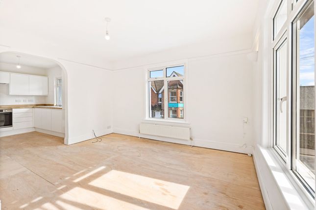 Flat 3, 10 Moat Road, East Grinstead photo 3