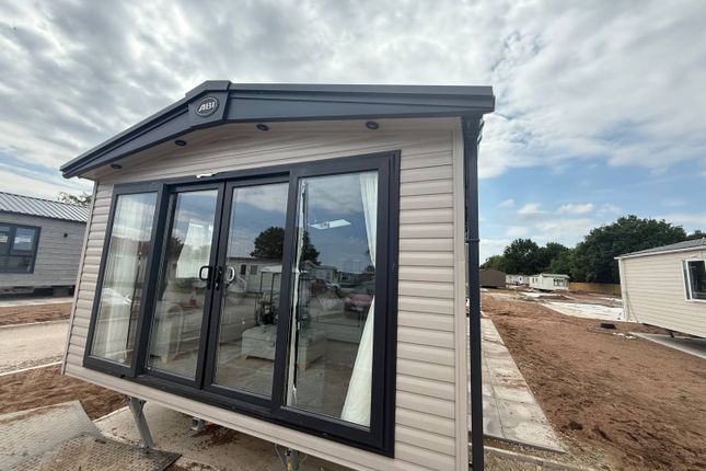 3-bed caravan on 95, Riverview Holiday Park, Witham Bank, £80,000
