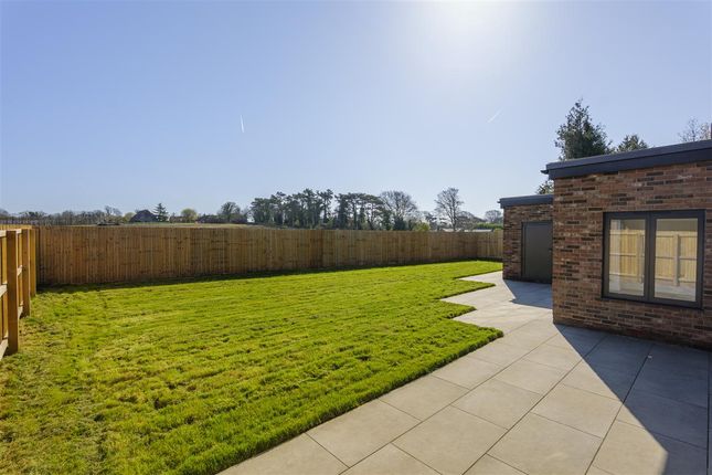 5,, Kings Oak Drive, Sandwich photo 3
