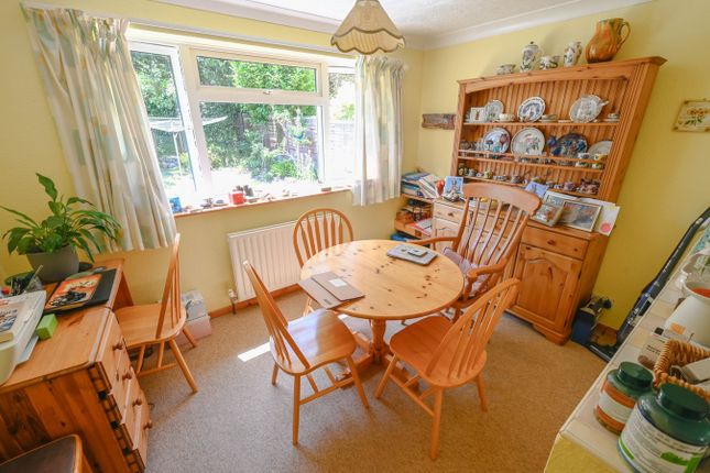 27, Hayward Way, Verwood photo 3