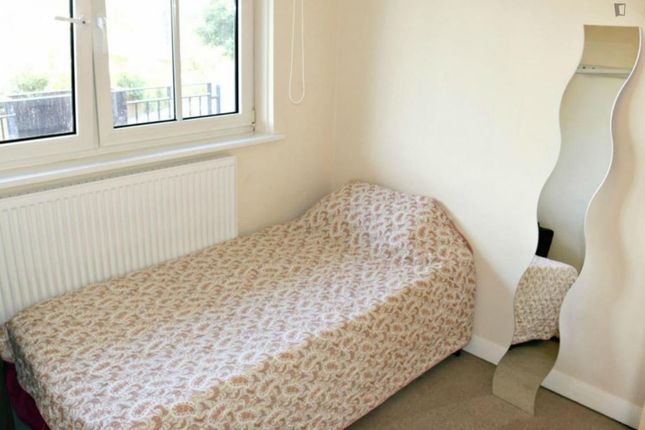 Room to rent in Arnold Estate, Druid Street, London