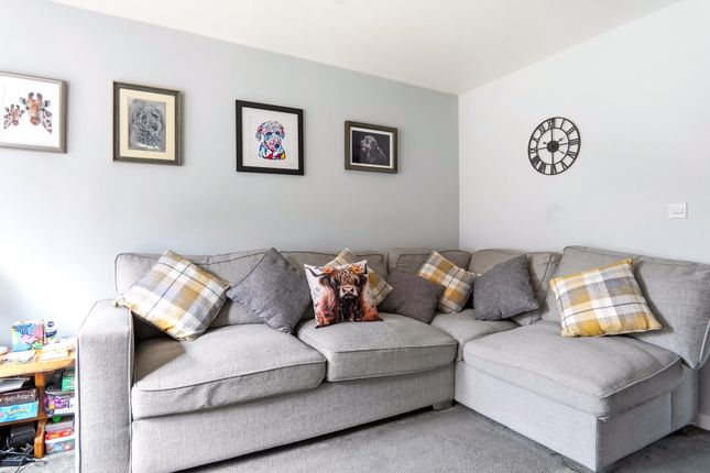 7, Teal Drive, Doncaster photo 2