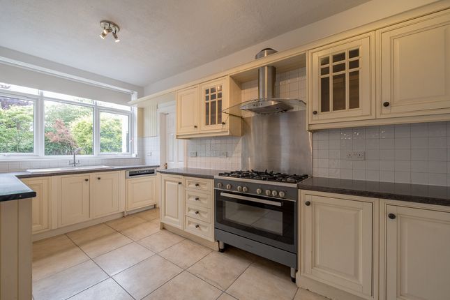 23, Wren Avenue, London photo 4