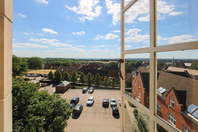 Penthouse North, London Court, The Galleries, Brentwood photo 2