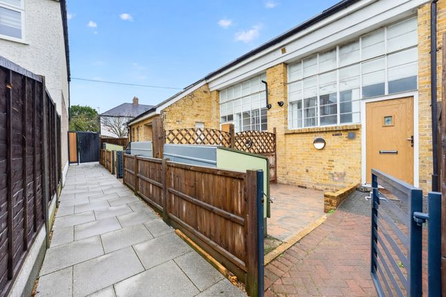 Arras Avenue, Morden photo 2