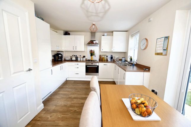 5, De Bray Close, Northampton photo 4