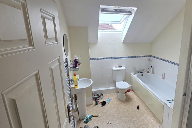72, Cambridge Court, Bishop Auckland photo 3