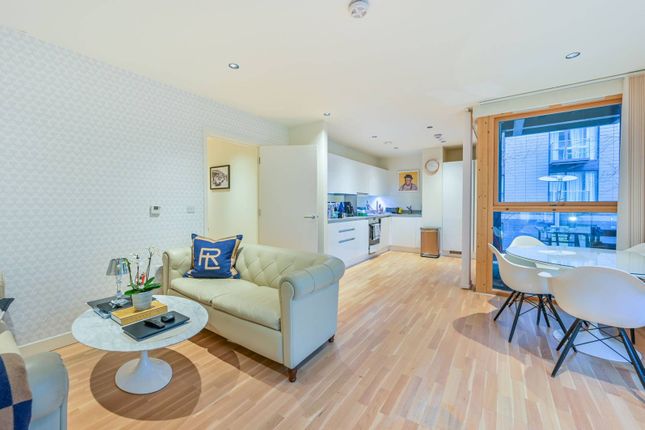 Thumbnail Flat for sale in Cobblestone Square, Wapping, London