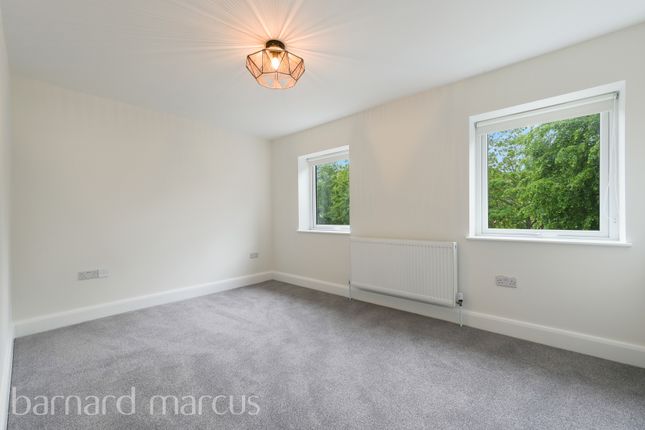 8a, The Green, 8a, High Street, FELTHAM photo 4