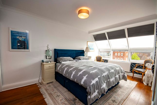 Flat to rent in Providence Square, London